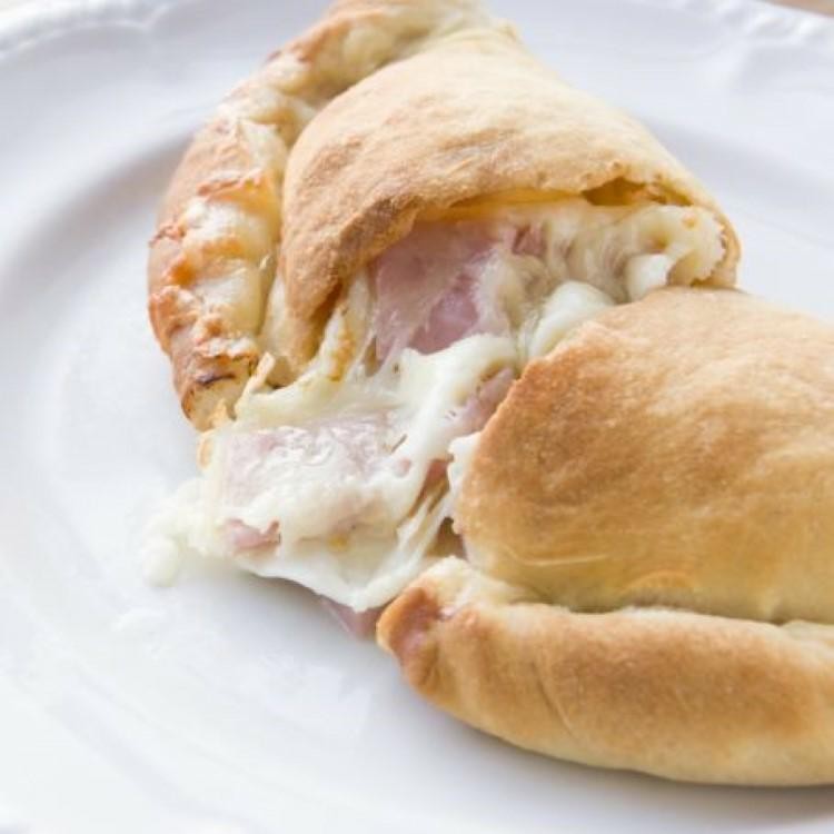 CALZONE AL FORNO CON PROSCIUTTO 